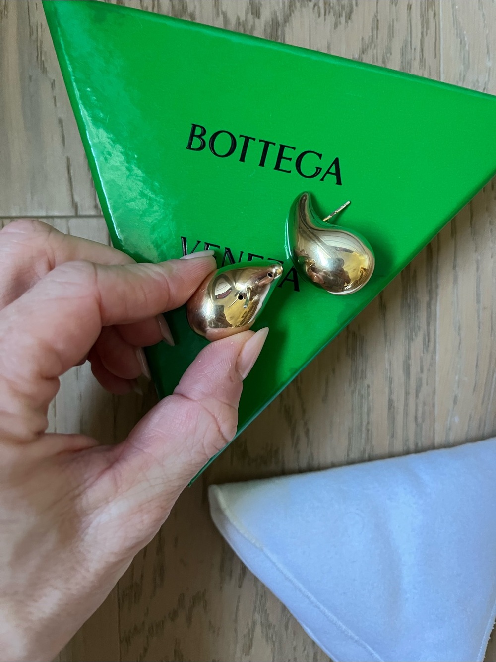 Bottega Veneta Small Drop Gold Earrings - Picture 7 of 10